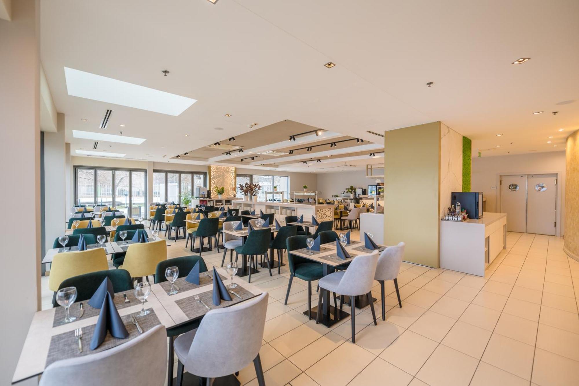 Expo Tower By Mellow Mood Hotels Budapest Luaran gambar